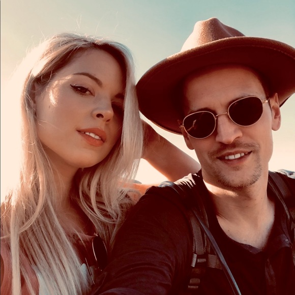 Meet your Posher, Taylor Rose - Picture 3 of 10